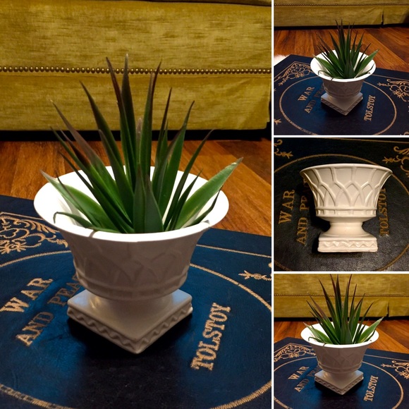 🦋2/$10 3/$15 4/$18 5/$20 Vintage Napco Planter